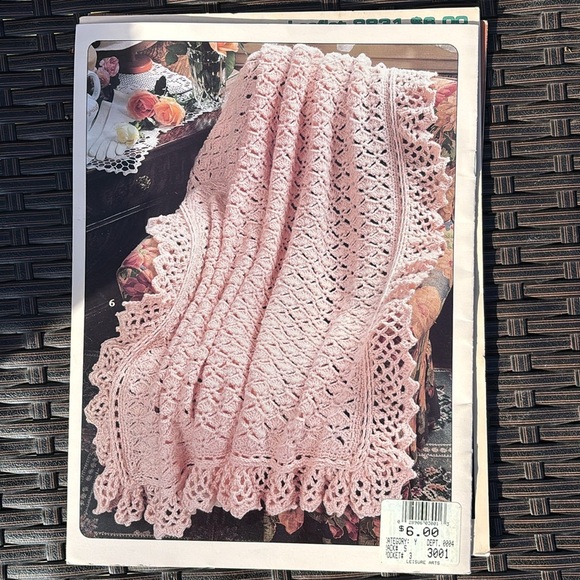 Leisure Arts Crafts Books, Lot of 3, Crosstich, Christmas, Crochet - Picture 3 of 7